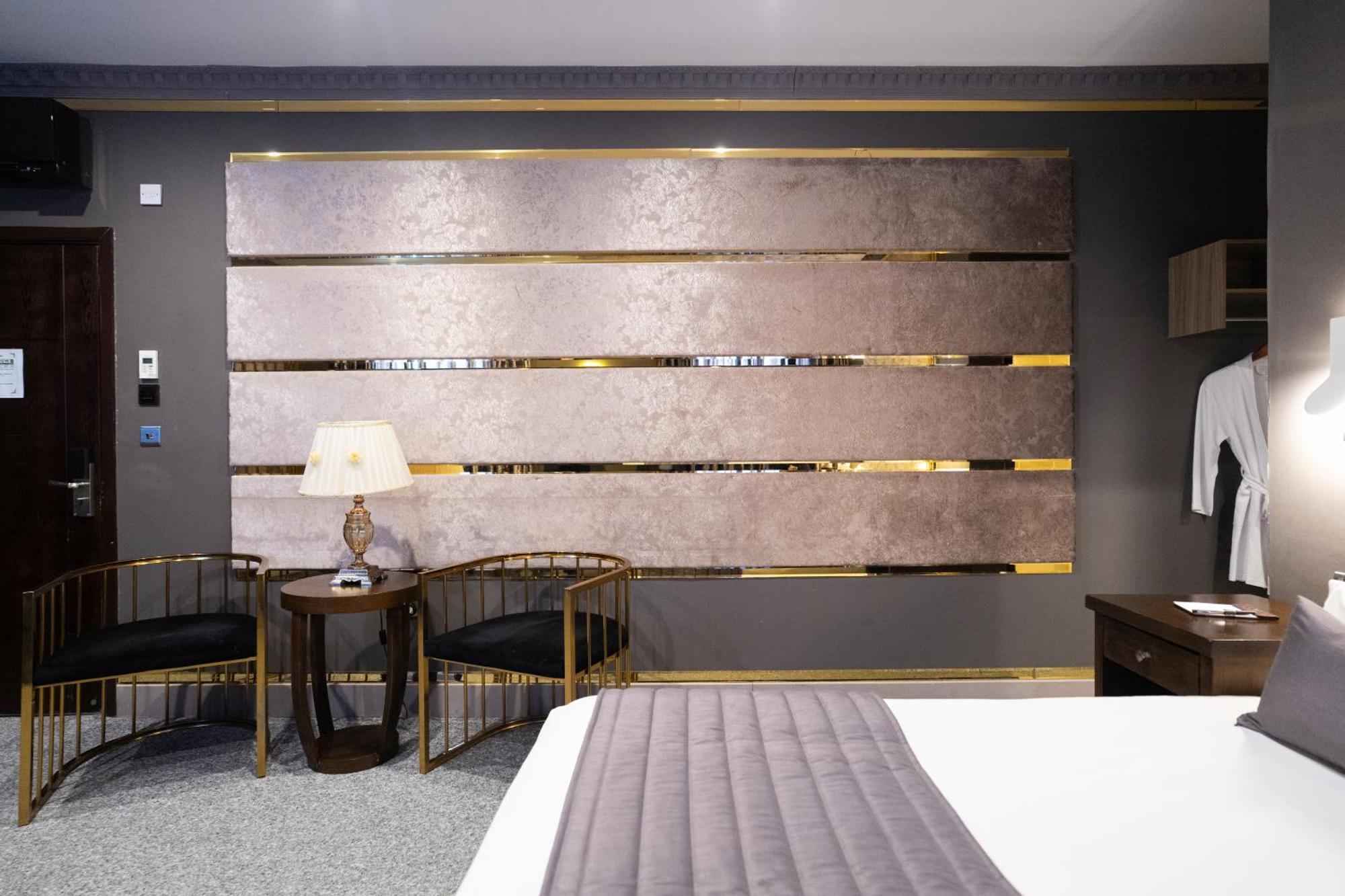 Grand Sapphire Hotel & Banqueting London Borough of London Borough of Croydon Exteriör bild