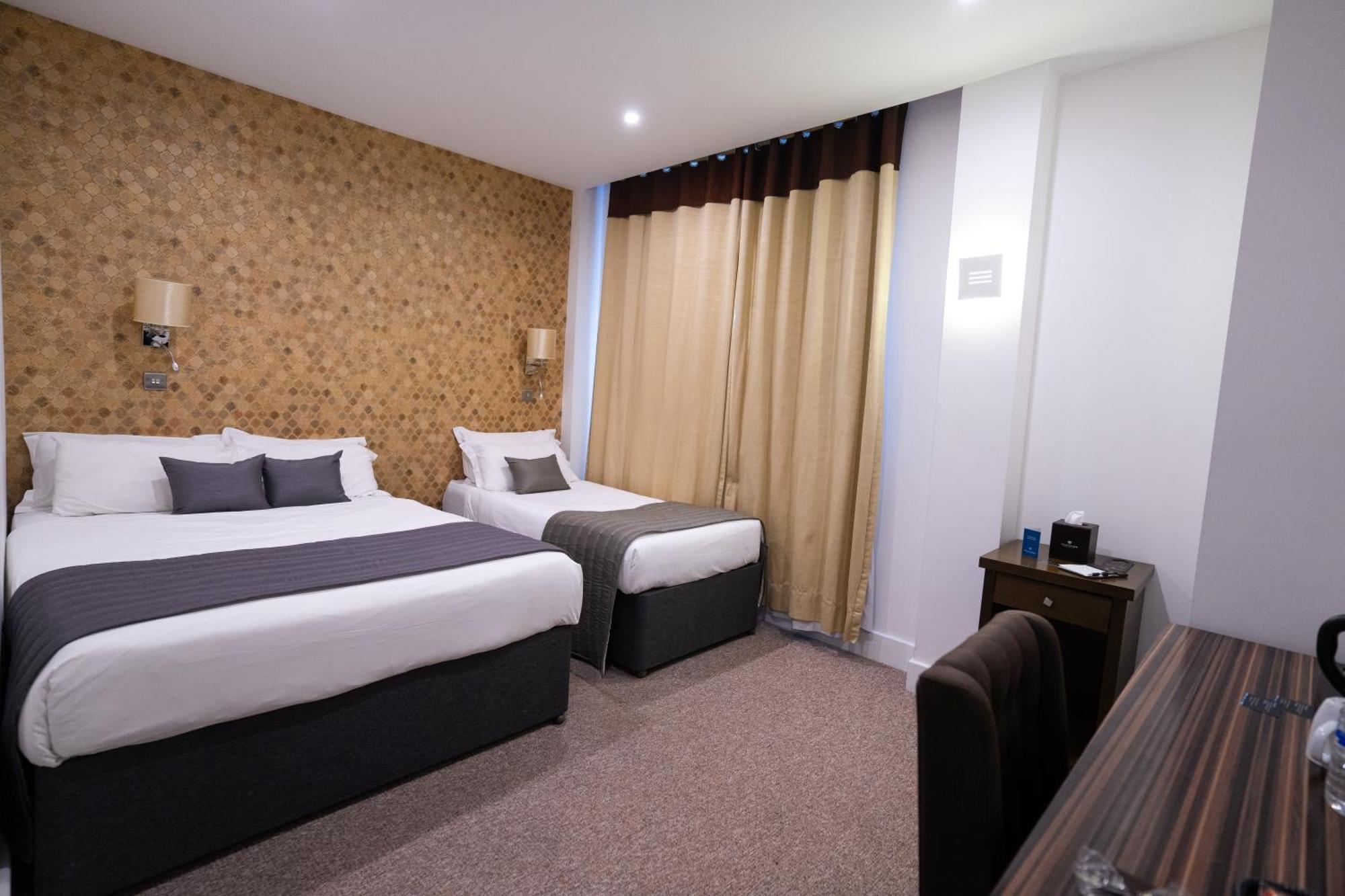 Grand Sapphire Hotel & Banqueting London Borough of London Borough of Croydon Exteriör bild