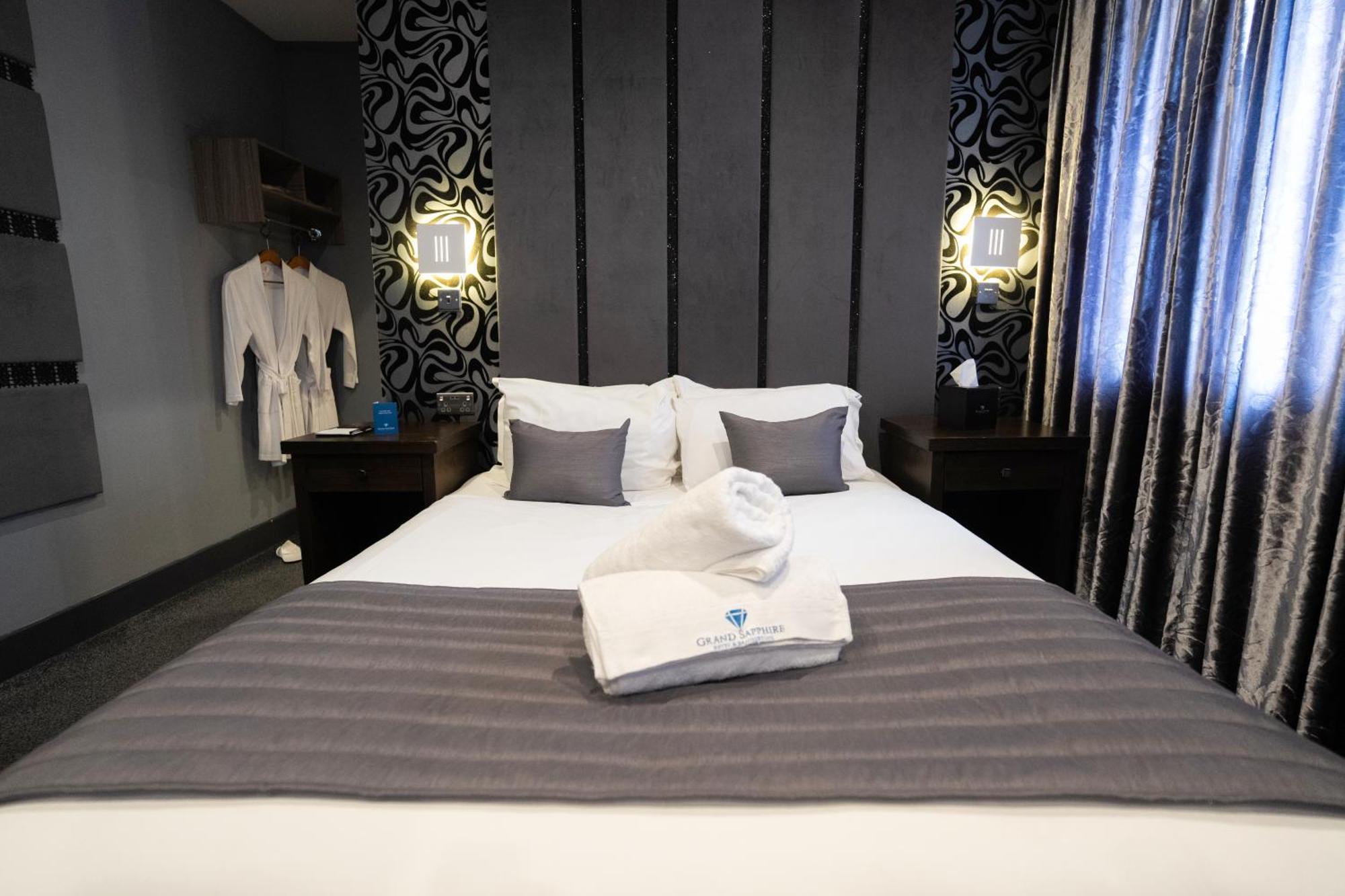 Grand Sapphire Hotel & Banqueting London Borough of London Borough of Croydon Exteriör bild