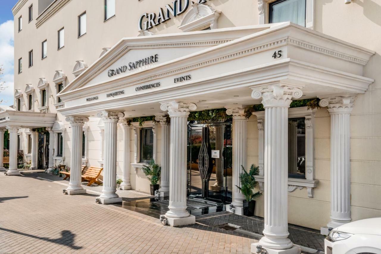 Grand Sapphire Hotel & Banqueting London Borough of London Borough of Croydon Exteriör bild