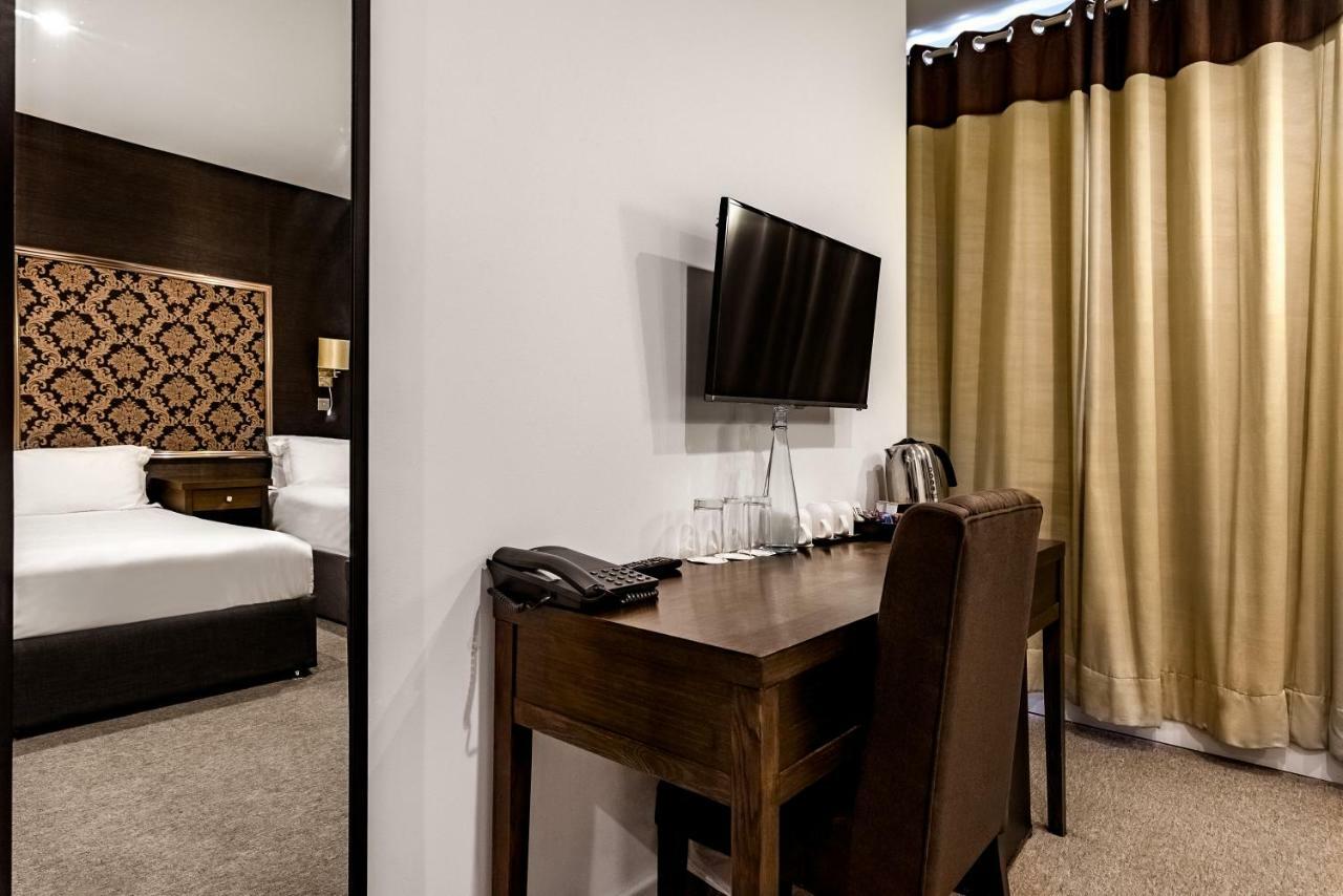 Grand Sapphire Hotel & Banqueting London Borough of London Borough of Croydon Exteriör bild