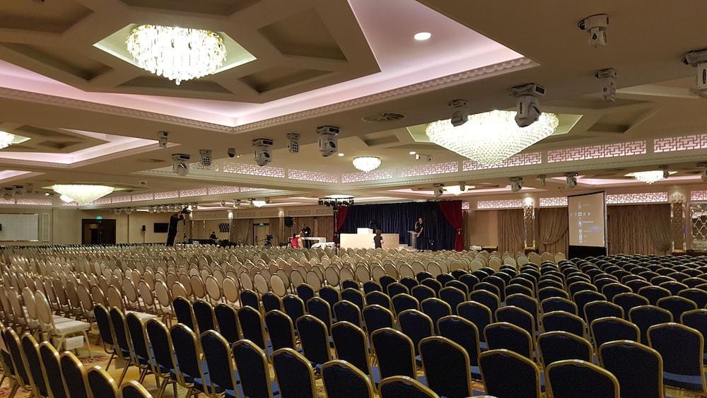 Grand Sapphire Hotel & Banqueting London Borough of London Borough of Croydon Exteriör bild